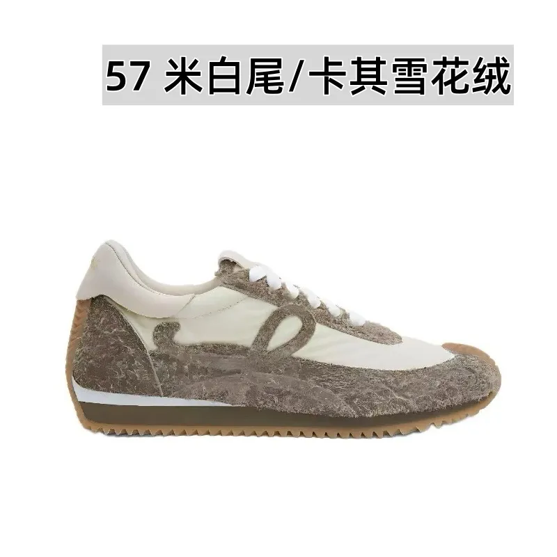 👟👟Ex-factory price 520👟👟 Men's size +10 Super 🔥Hot [LOEWE·Loewe] Forrest Gump shoes, invincible foot feel! The most popular model of the year, shoes with high moral training inside! 2025 new product series 💯Spliced ​​upper. The hidden inner height is soft and comfortable, and the minimalist style is very eye-catching. It is very advanced no matter how you match it. The heel design is novel. Soft and comfortable, and the splicing is light and comfortable: the foot feels invincible. It is rated as the most comfortable running style. It feels like walking on flat ground❤️Original details! The low-cut shoes have the initials of the brand logo on the side, making them a must-have for your shoe cabinet! Upper: imported suede + cowhide + original cloth splicing, cowhide foot pads, original customized abrasive tool combination outsole! Original packaging! 🏆 ✦Upper: imported suede + cowhide + original fabric splicing ✦Insole: movable latex cowhide insole ✦Outsole: original molded TPU combination outsole ✦Female size: 35--40, ✦Male size: 39--45,